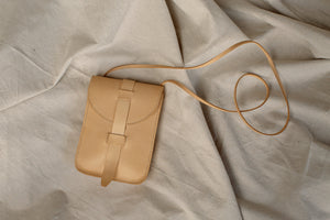 
                  
                    CROSSBODY / UNDYED
                  
                