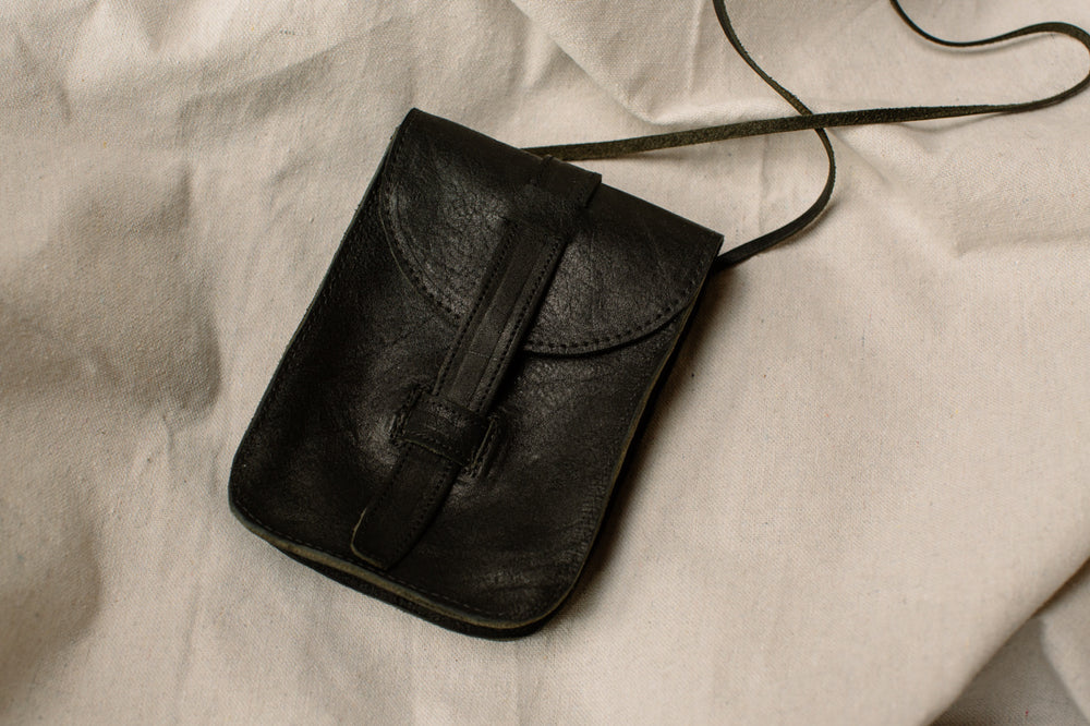 
                  
                    CROSSBODY / BLACK
                  
                