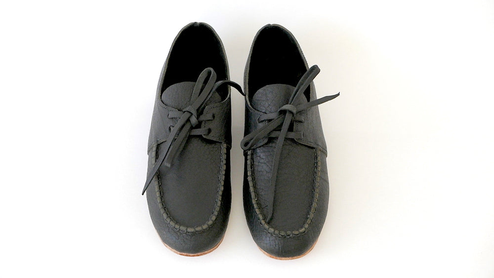 
                  
                    MOCCASIN / BLACK
                  
                