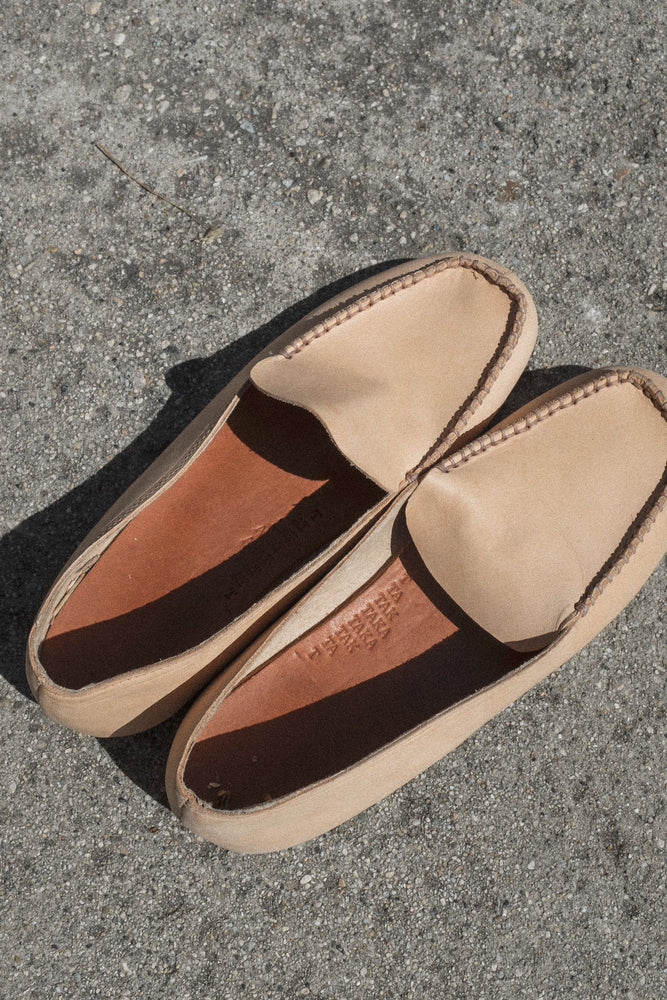 
                  
                    LOAFER / UNDYED
                  
                