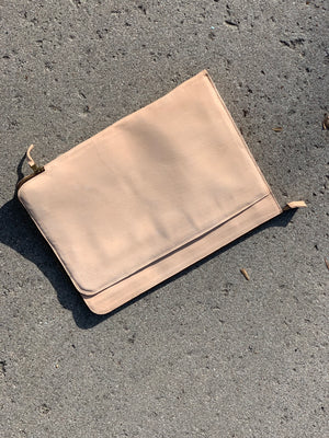 
                  
                    LAPTOP CASE/ UNDYED
                  
                