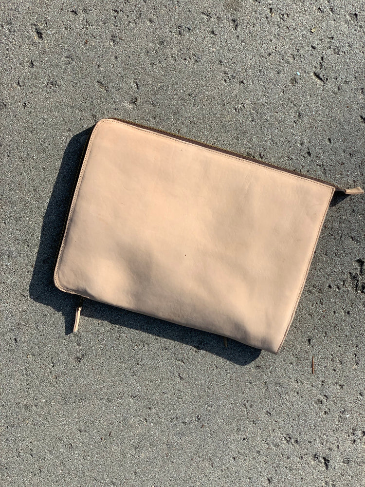 
                  
                    LAPTOP CASE/ UNDYED
                  
                